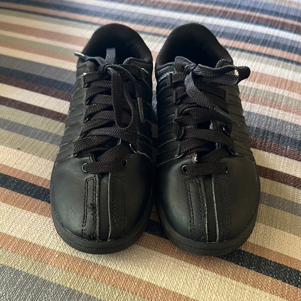K-SWISS Classic Black 53643-131 M Low Boys Girls Athletic Shoe Size 1
